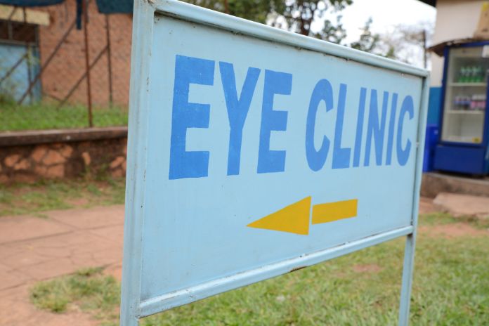 Sign of an eye clinic